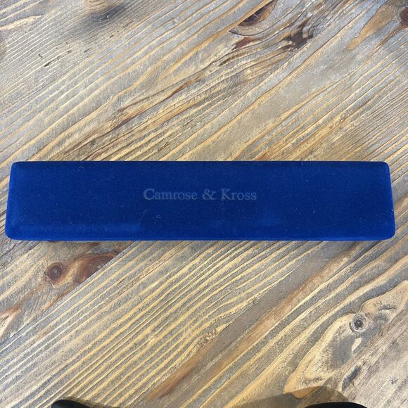 Jacqueline Kennedy Camrose & Kross JBK Gold Tone & Faux Emerald Bracelet 8” Box - Picture 8 of 11